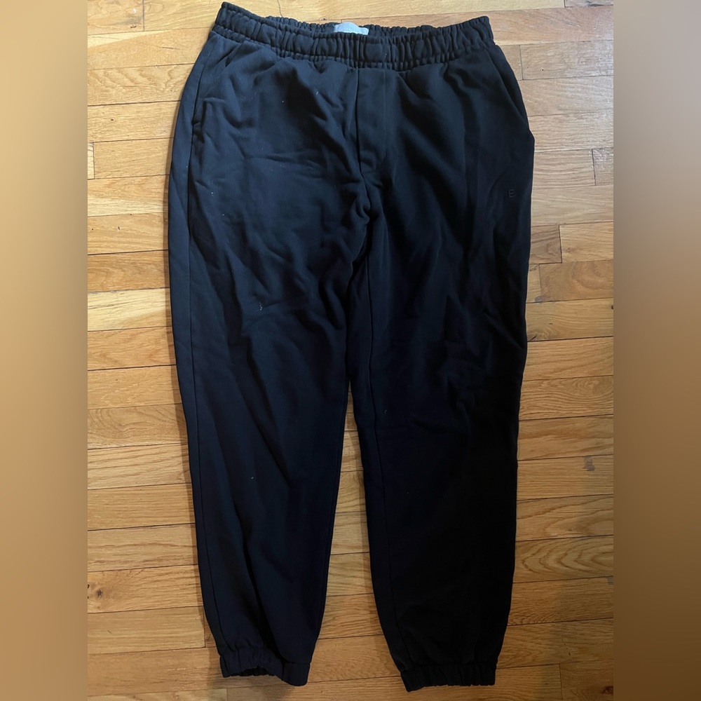 Everlane sweatpants
Never worn
Size L 
Black